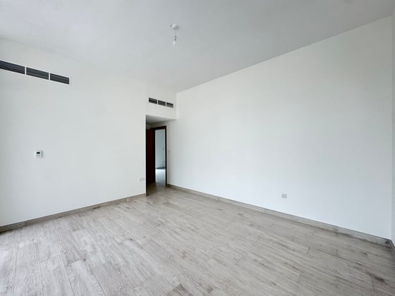 Ready to Move | Large Corner Plot | Private Pool, picture 9