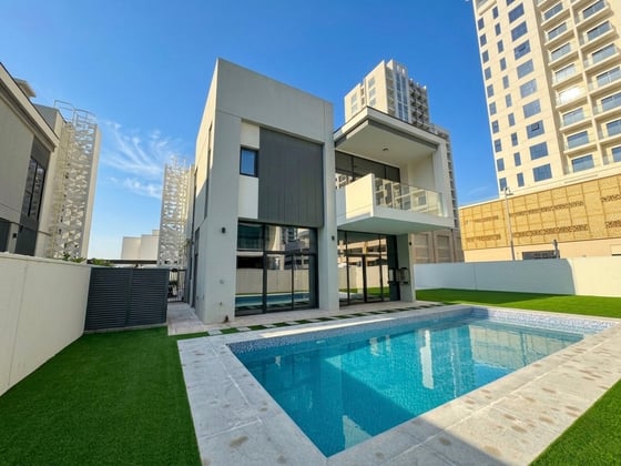 Ready to Move | Large Corner Plot | Private Pool, picture 2