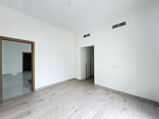 Ready to Move | Large Corner Plot | Private Pool, picture 8