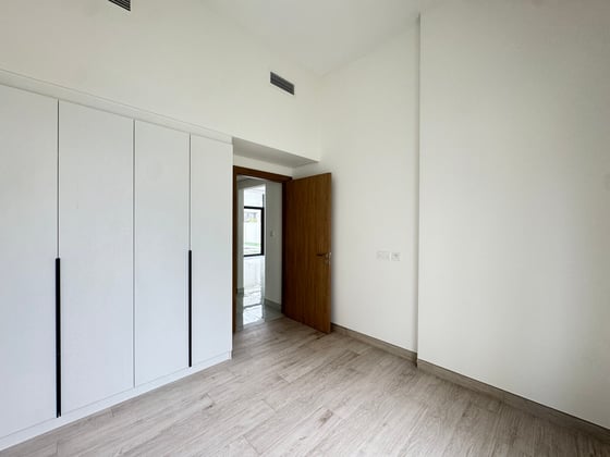 Ready to Move | Large Corner Plot | Private Pool, picture 7
