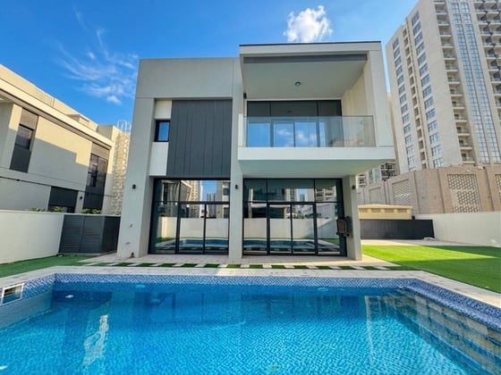 Ready to Move | Large Corner Plot | Private Pool, picture 1
