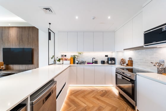 Full Renovation | Modern | Vacant on Transfer, picture 4