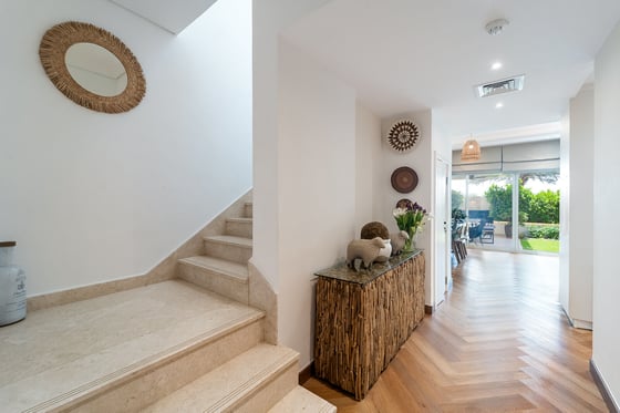 Full Renovation | Modern | Vacant on Transfer, picture 2