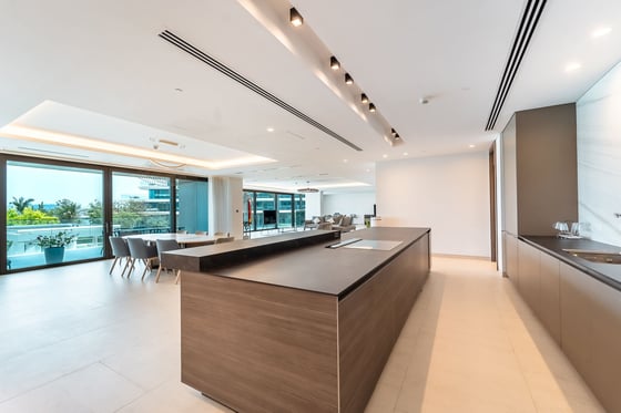 Ultra Luxury | Fully Renovated | Beachfront Living, picture 8
