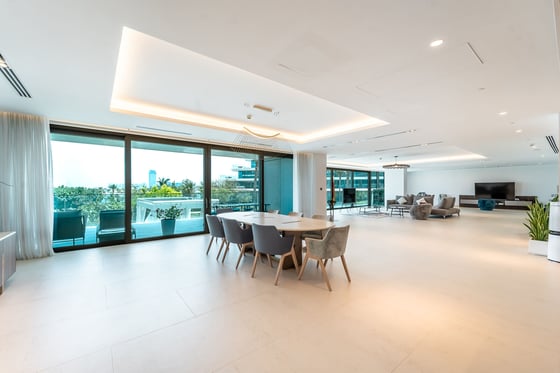 Ultra Luxury | Fully Renovated | Beachfront Living, picture 9