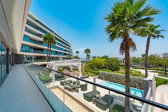 Ultra Luxury | Fully Renovated | Beachfront Living, picture 1