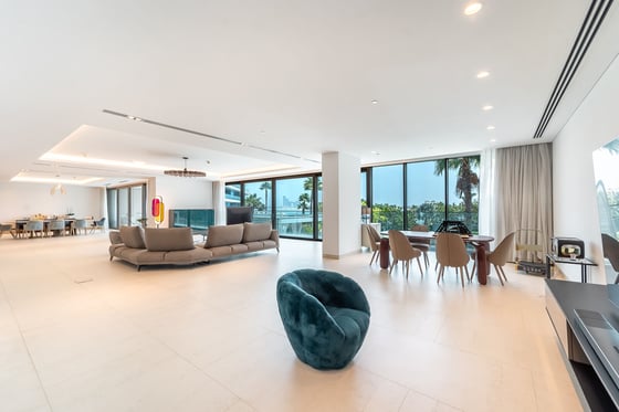 Ultra Luxury | Fully Renovated | Beachfront Living, picture 2