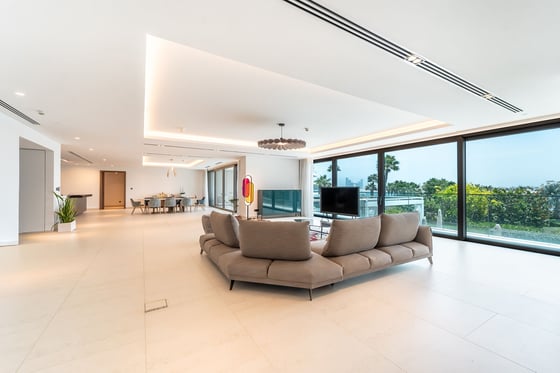 Ultra Luxury | Fully Renovated | Beachfront Living, picture 3