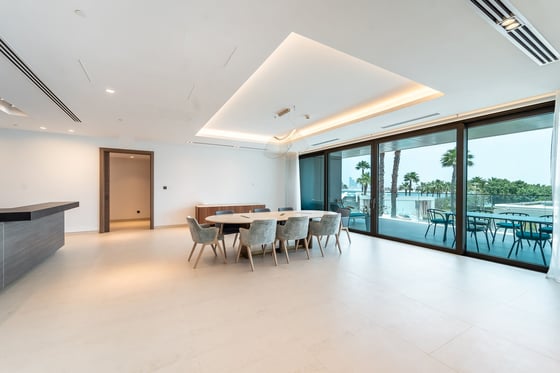 Ultra Luxury | Fully Renovated | Beachfront Living, picture 6