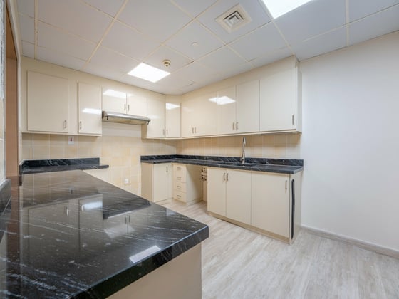 High Floor I Unfurnished I Specious Layout, picture 8