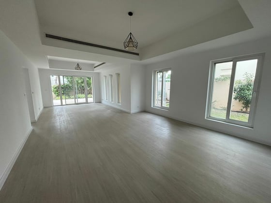 Type 11 | Single Row | Vacant | Greenbelt Backing, picture 12