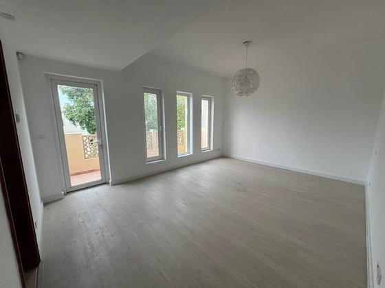 Type 11 | Single Row | Vacant | Greenbelt Backing, picture 11