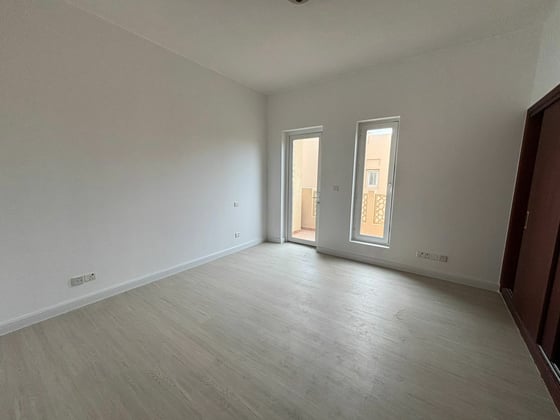 Type 11 | Single Row | Vacant | Greenbelt Backing, picture 10