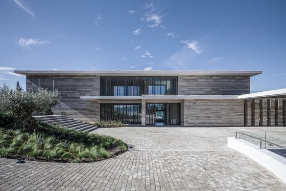 An elegant villa with an architectural line in Zagaleta, picture 1