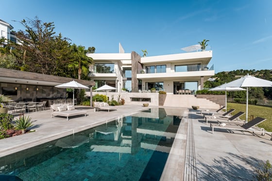 New Breathtaking Modern Luxury House with Panoramic Views, picture 2