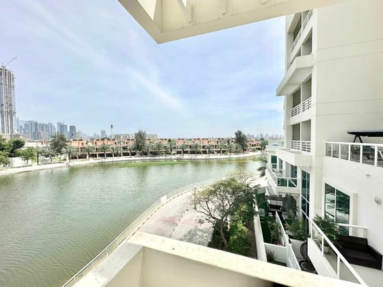 Lake View | Renovated | Largest Unit...., picture 1