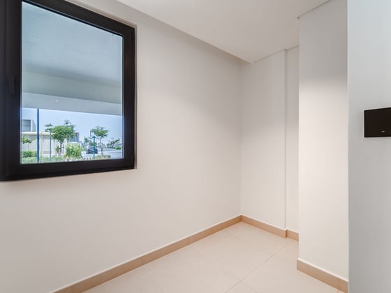 Single Row | Brand New | Prime Location., picture 8