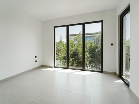 Single Row | Brand New | Prime Location., picture 10
