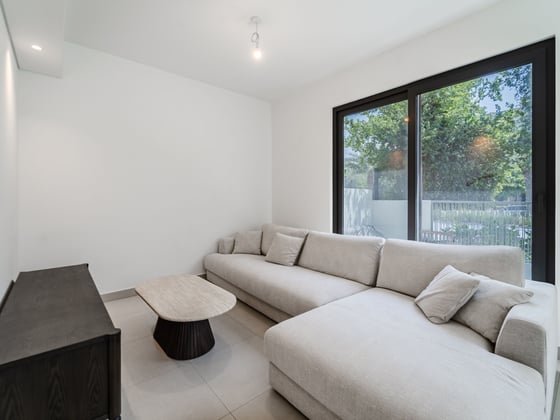 Single Row | Brand New | Prime Location., picture 4