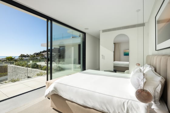 A contemporary home for sale in the exclusive El Madroñal, picture 9