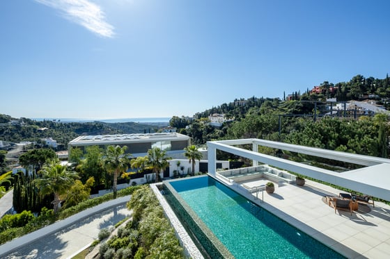 A contemporary home for sale in the exclusive El Madroñal, picture 11