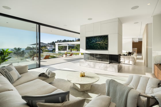 A contemporary home for sale in the exclusive El Madroñal, picture 5