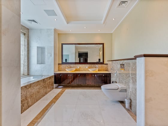 Prestigious Emirates Hills Villa with Golf Views, picture 21