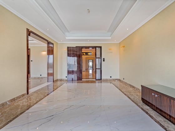Prestigious Emirates Hills Villa with Golf Views, picture 15