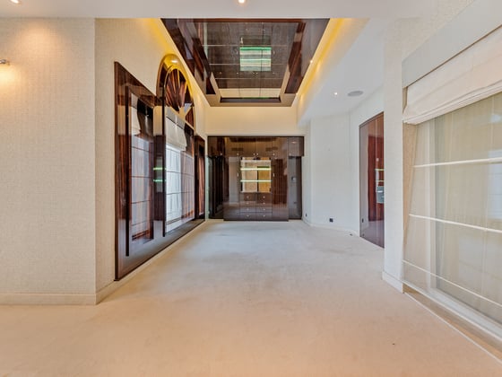 Prestigious Emirates Hills Villa with Golf Views, picture 16