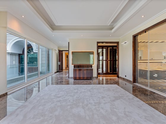 Prestigious Emirates Hills Villa with Golf Views, picture 13