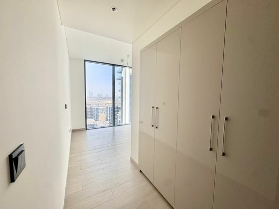 Spacious |  Maids Room  |  Burj Khalifa View, picture 10