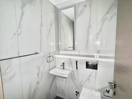 Spacious |  Maids Room  |  Burj Khalifa View, picture 18