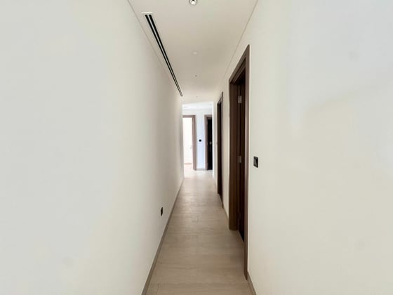 Spacious |  Maids Room  |  Burj Khalifa View, picture 15