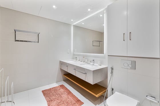 Stunning 2BR | Vacant | High Floor | Sea View, picture 23
