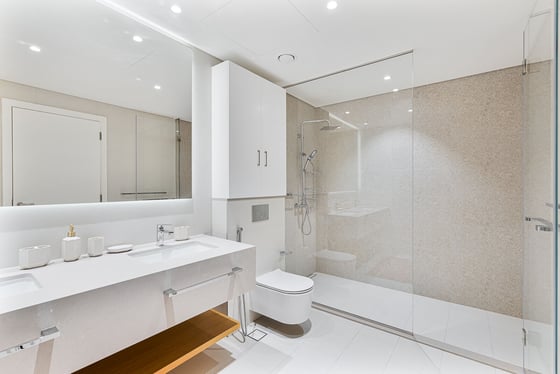 Stunning 2BR | Vacant | High Floor | Sea View, picture 22