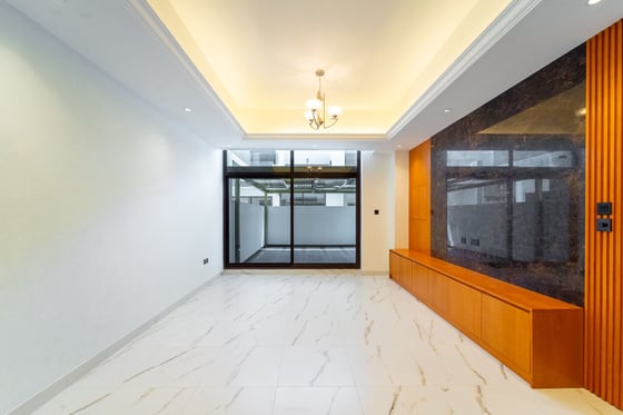 Upgraded | Pool & Park Views | Good Quality, picture 2