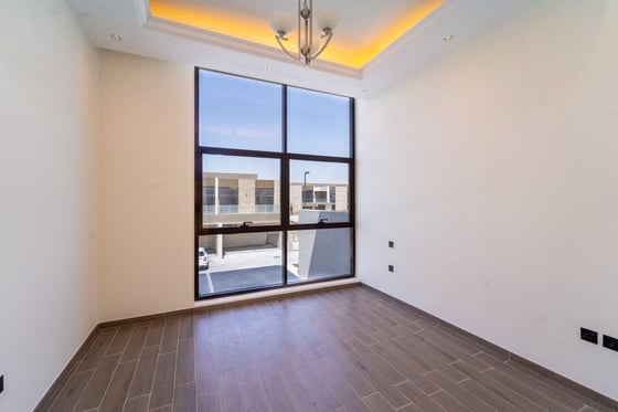Upgraded | Pool & Park Views | Good Quality, picture 11