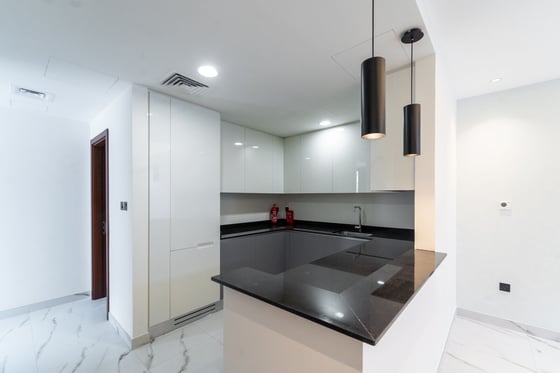 Upgraded | Pool & Park Views | Good Quality, picture 6