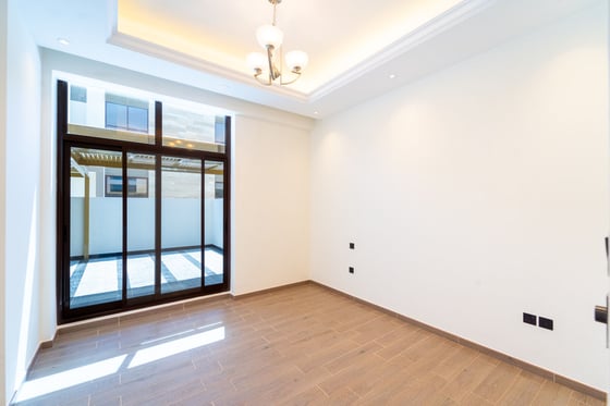 Upgraded | Pool & Park Views | Good Quality, picture 3