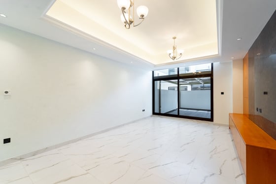 Upgraded | Pool & Park Views | Good Quality, picture 1