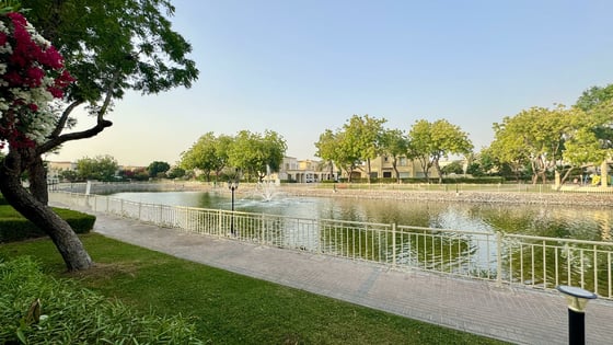 Lake View | Renovation Potential | Prime Location, picture 1