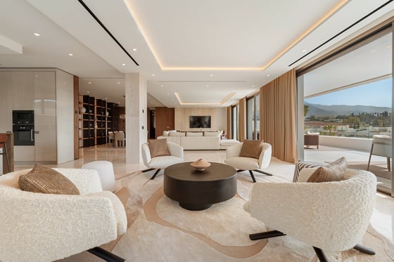 EXCLUSIVE RESORT-STYLE LIVING SKY VILLA DESIGNED BY FENDY, picture 5