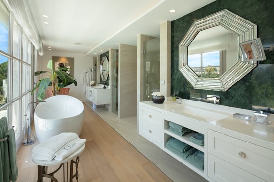 A private oasis nestled in an enviable front-line golf, picture 13