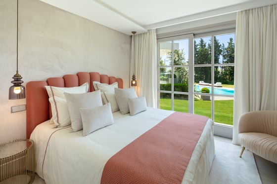 A private oasis nestled in an enviable front-line golf, picture 15