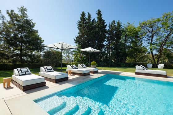 A private oasis nestled in an enviable front-line golf, picture 4