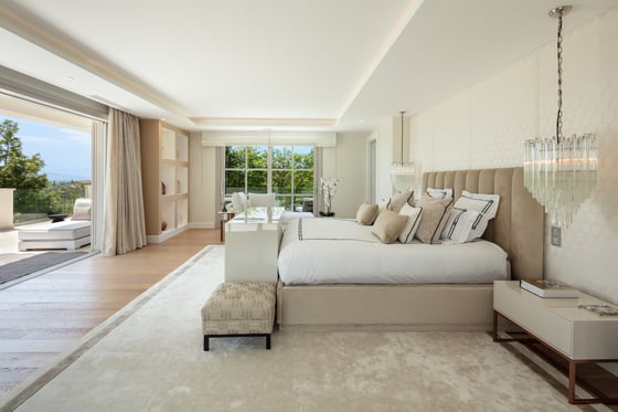 A private oasis nestled in an enviable front-line golf, picture 14
