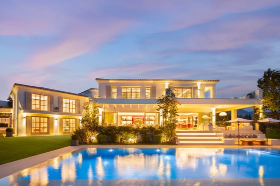 A private oasis nestled in an enviable front-line golf, picture 16