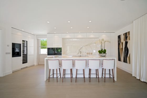A private oasis nestled in an enviable front-line golf, picture 11