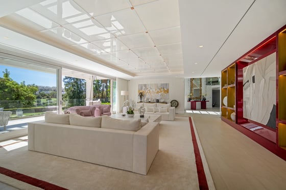 A private oasis nestled in an enviable front-line golf, picture 7