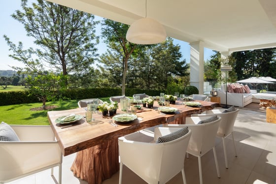A private oasis nestled in an enviable front-line golf, picture 5